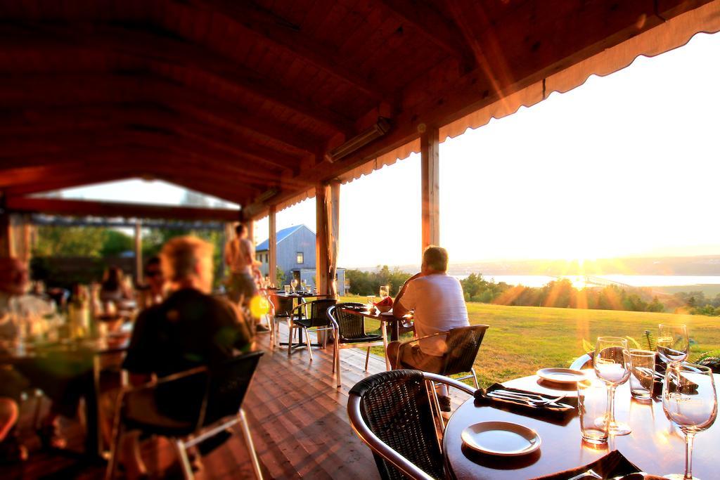 Les Ancetres Auberge & Restaurant St-Pierre-de-l'Île-d'Orléans Eksteriør billede